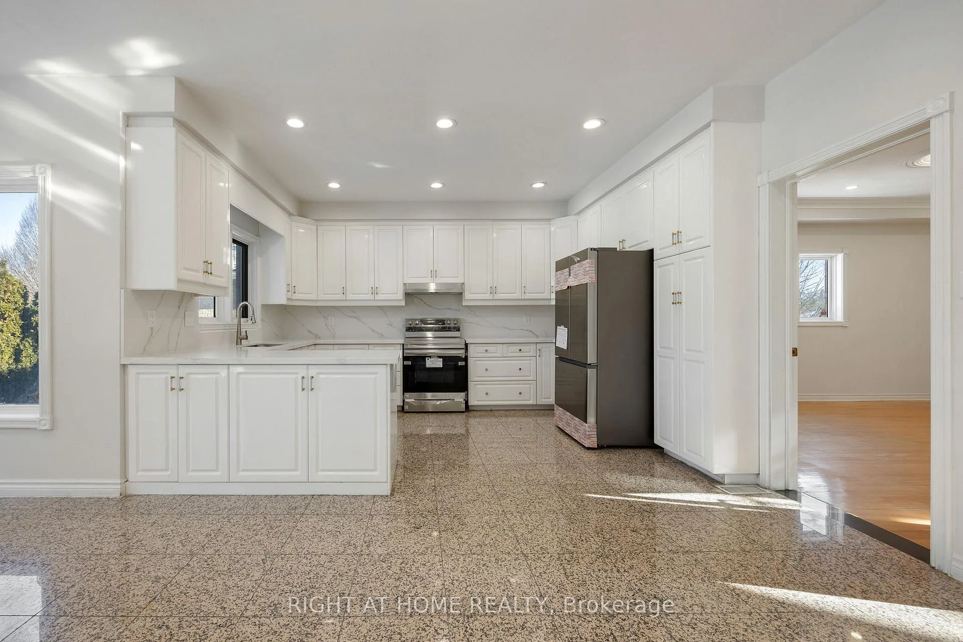 Photo 15 of 12 Regal Court, Markham, Milliken Mills East — HOMEH