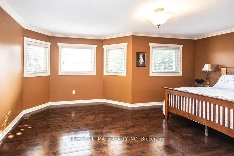 Photo 8 of 29 Mountcharles Crescent, Vaughan, Maple — HOMEH