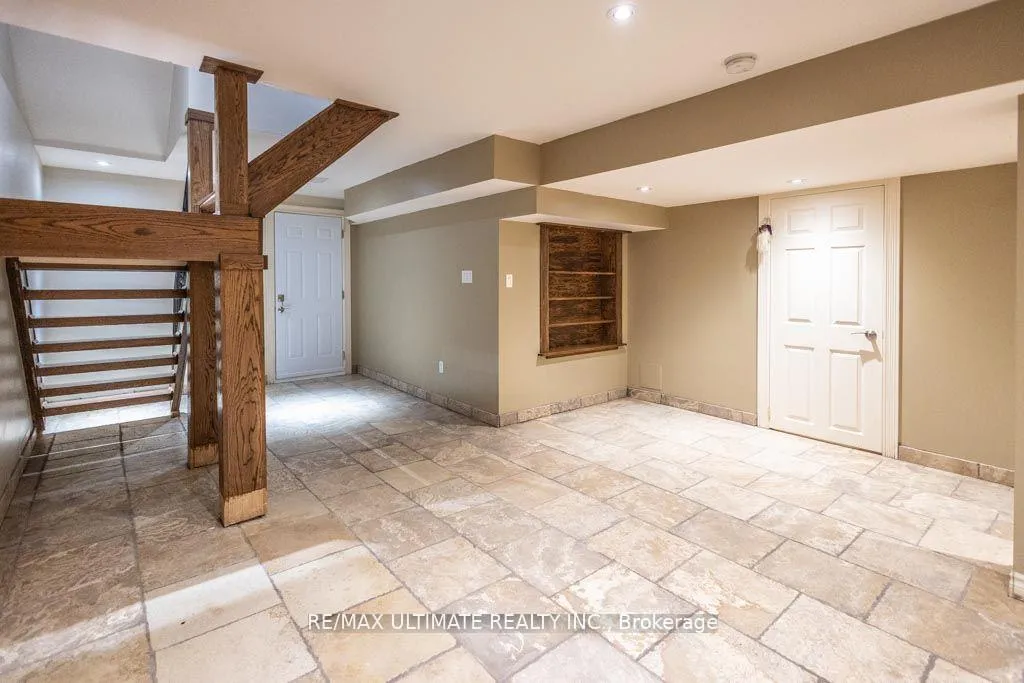 Photo 19 of 29 Mountcharles Crescent, Vaughan, Maple — HOMEH