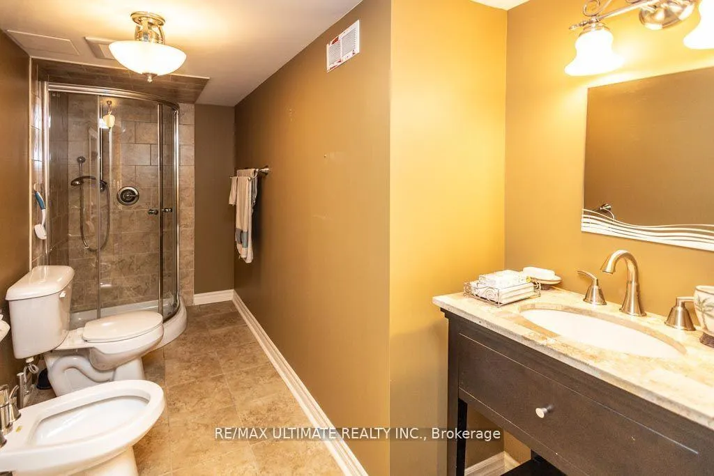 Photo 21 of 29 Mountcharles Crescent, Vaughan, Maple — HOMEH