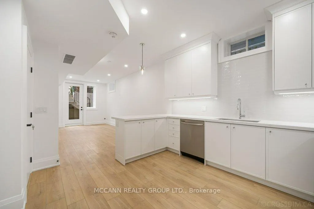 Photo 37 of 72 Woburn Avenue, Toronto, Lawrence Park North — HOMEH