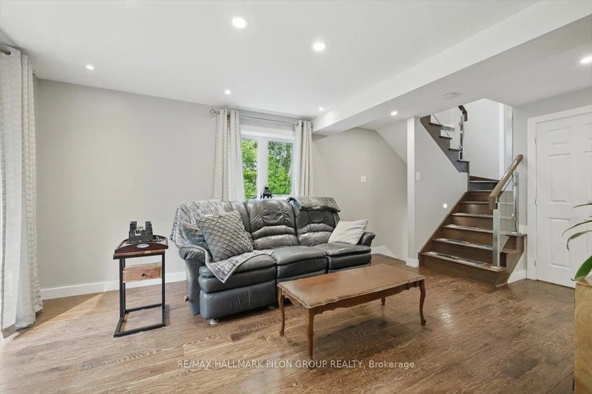 Photo 10 of 84 Eastpark Drive, Ottawa, Blackburn Hamlet — HOMEH