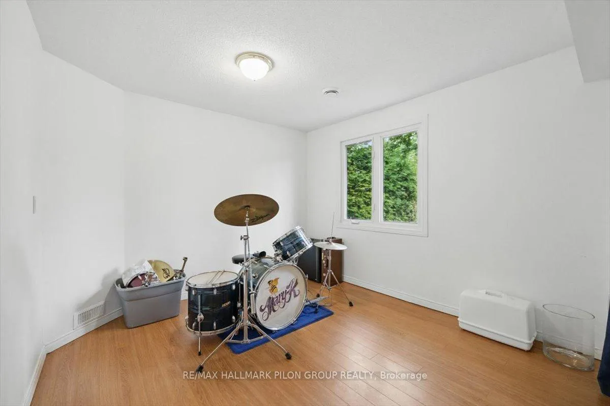 Photo 23 of 84 Eastpark Drive, Ottawa, Blackburn Hamlet — HOMEH