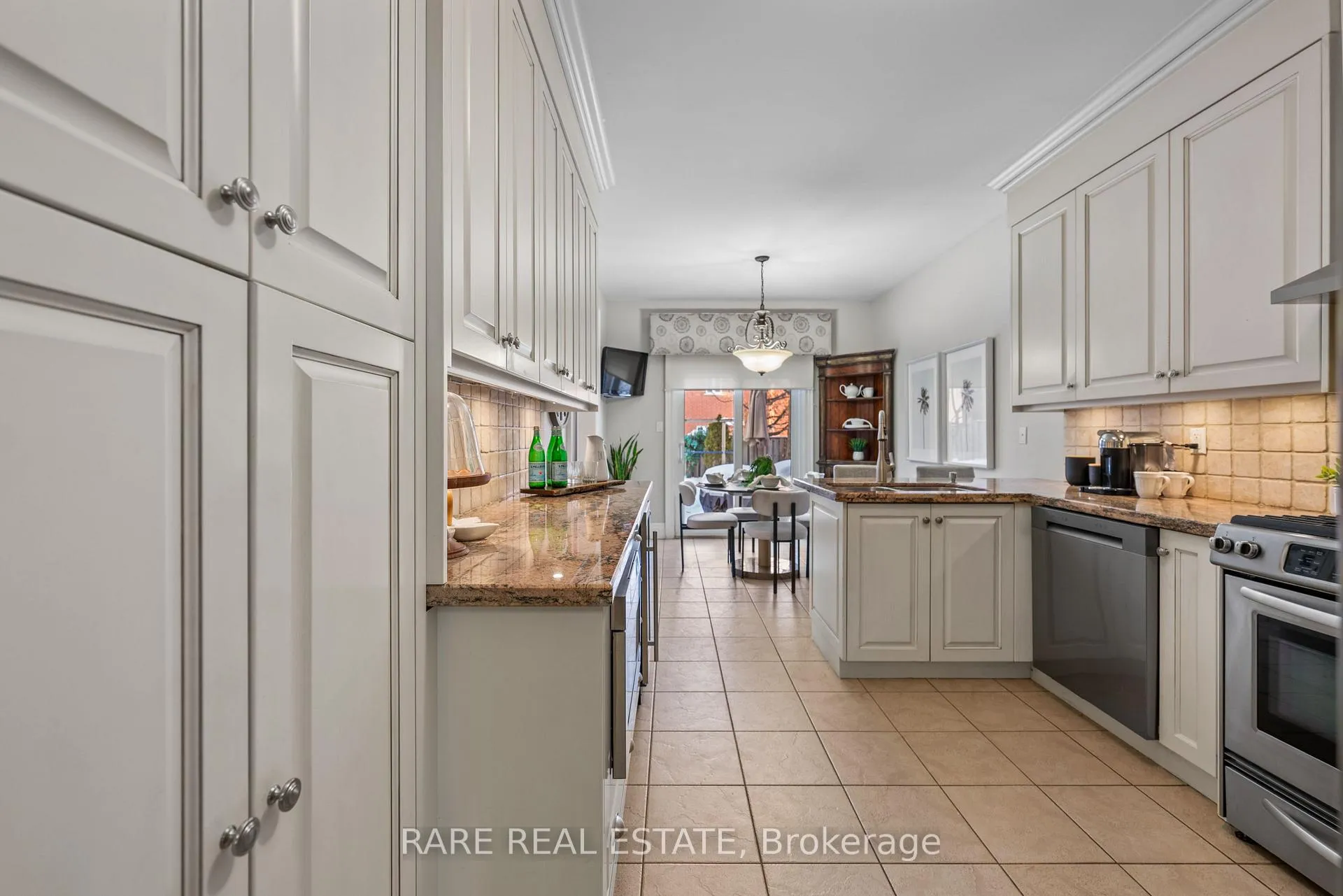 Photo 7 of 32 Strauss Road, Vaughan, Patterson — HOMEH