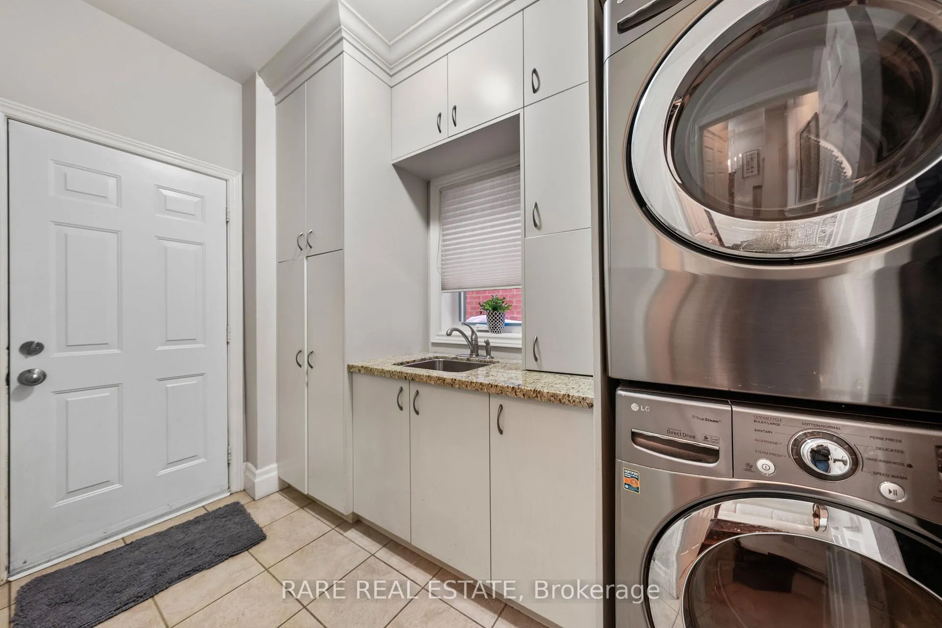 Photo 17 of 32 Strauss Road, Vaughan, Patterson — HOMEH