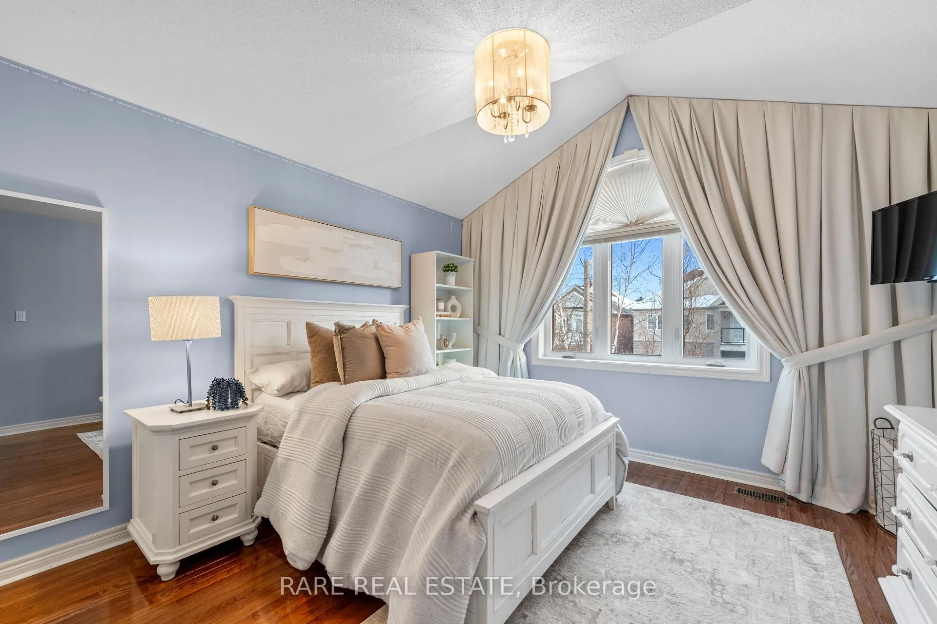 Photo 28 of 32 Strauss Road, Vaughan, Patterson — HOMEH