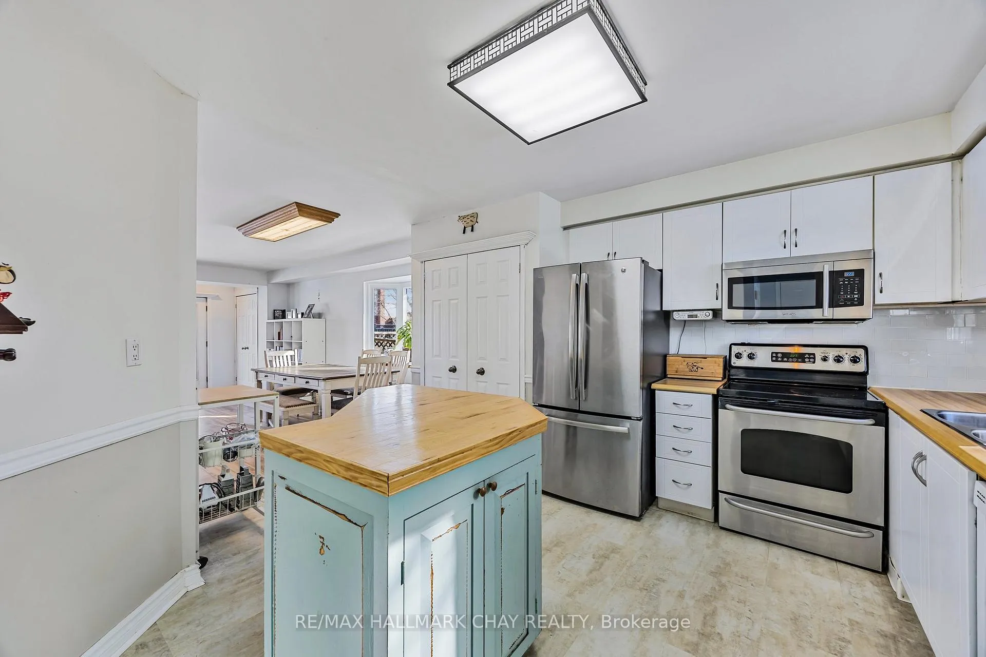 Photo 3 of 23 Metcalf Crescent, New Tecumseth, Tottenham — HOMEH