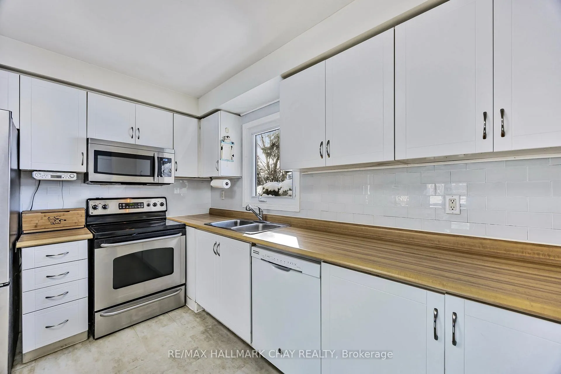 Photo 5 of 23 Metcalf Crescent, New Tecumseth, Tottenham — HOMEH