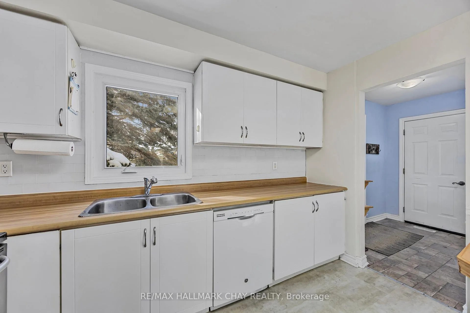 Photo 7 of 23 Metcalf Crescent, New Tecumseth, Tottenham — HOMEH