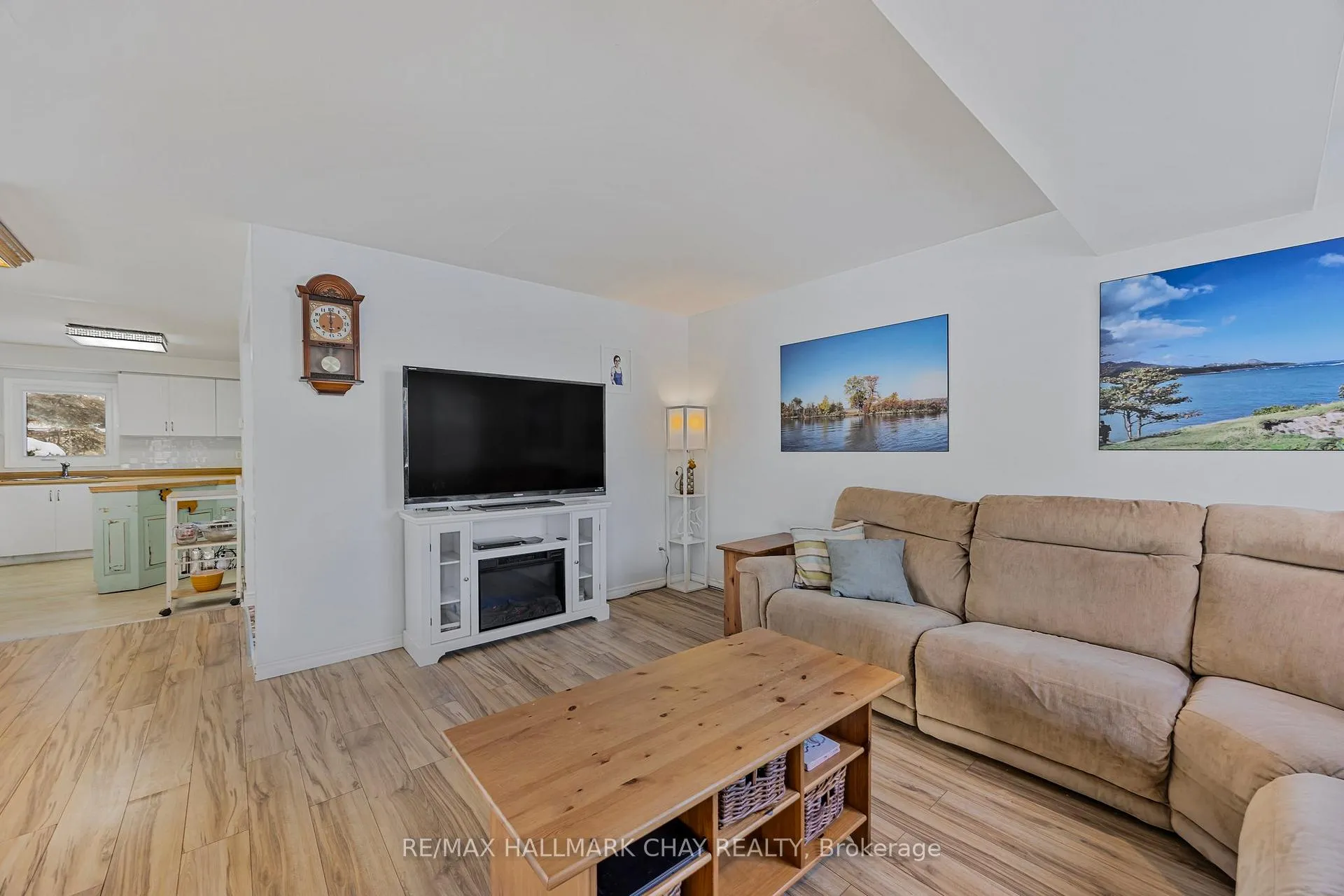 Photo 12 of 23 Metcalf Crescent, New Tecumseth, Tottenham — HOMEH