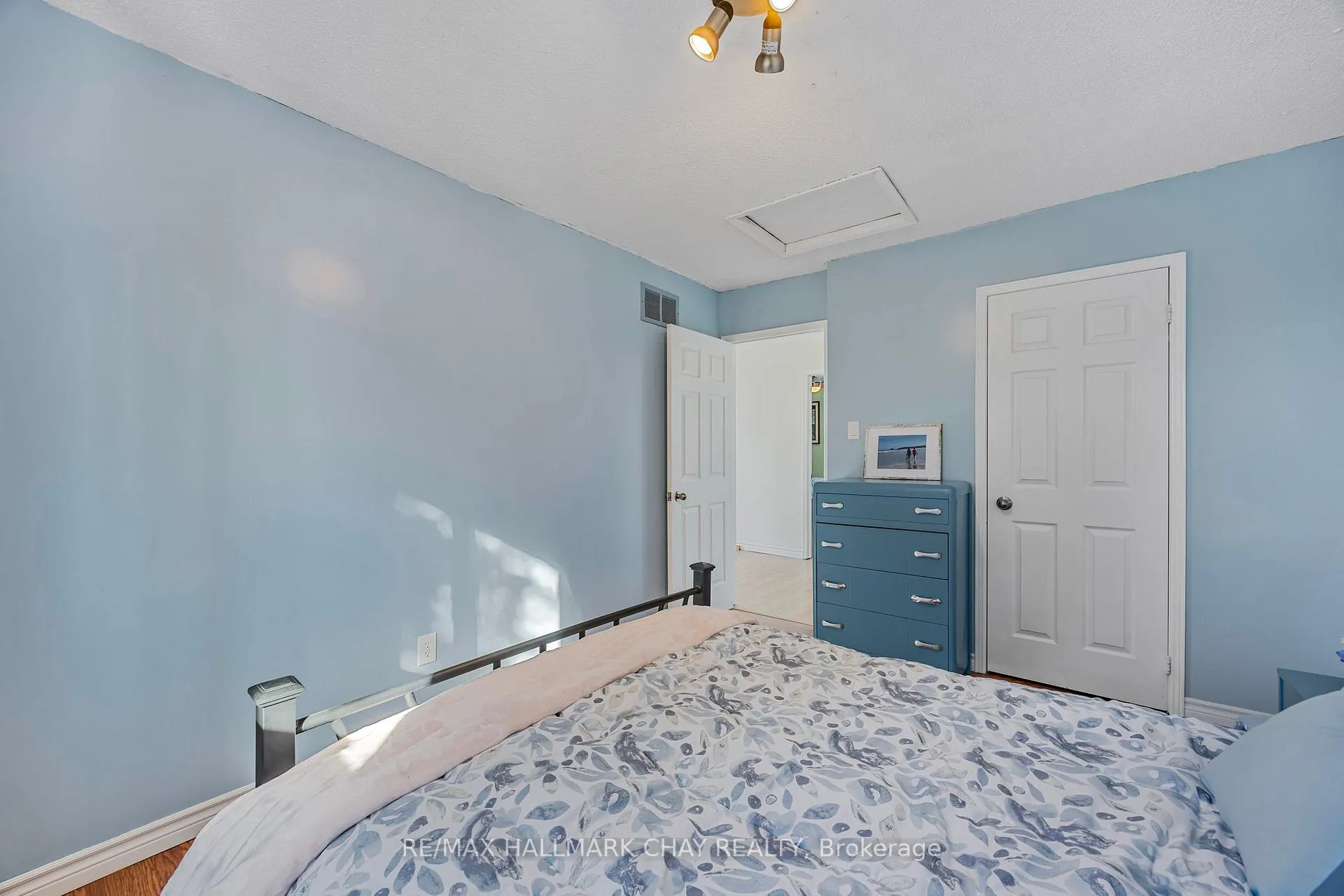 Photo 19 of 23 Metcalf Crescent, New Tecumseth, Tottenham — HOMEH