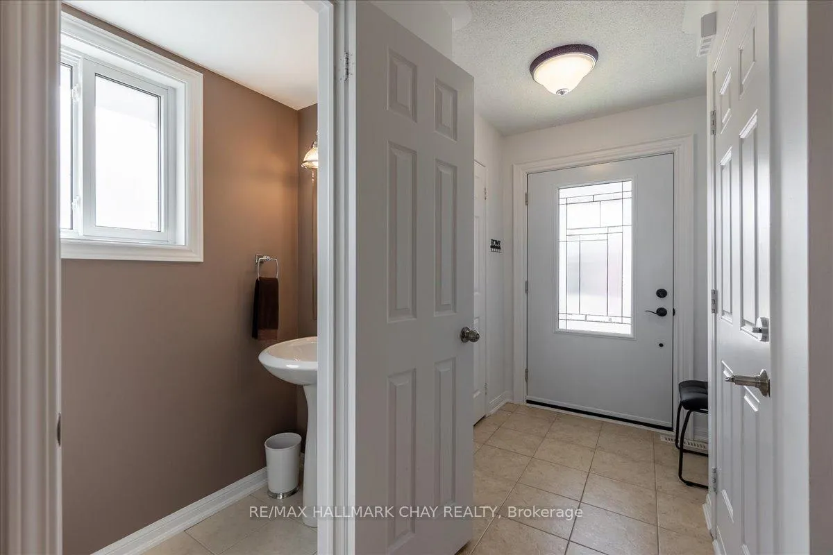 Photo 6 of 51 Winchester Terrace, Barrie, Rural Barrie Southeast — HOMEH