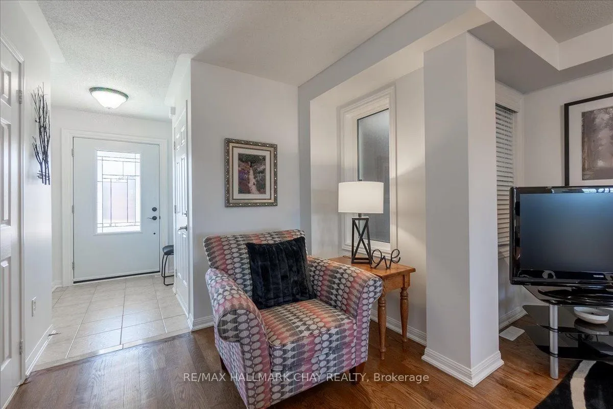 Photo 9 of 51 Winchester Terrace, Barrie, Rural Barrie Southeast — HOMEH
