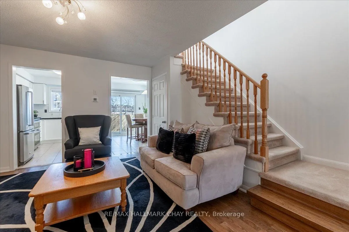 Photo 10 of 51 Winchester Terrace, Barrie, Rural Barrie Southeast — HOMEH