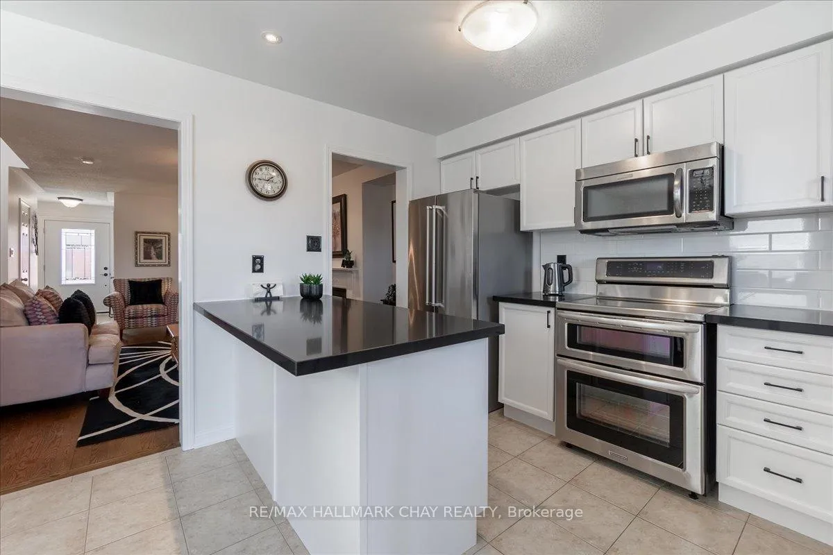 Photo 17 of 51 Winchester Terrace, Barrie, Rural Barrie Southeast — HOMEH
