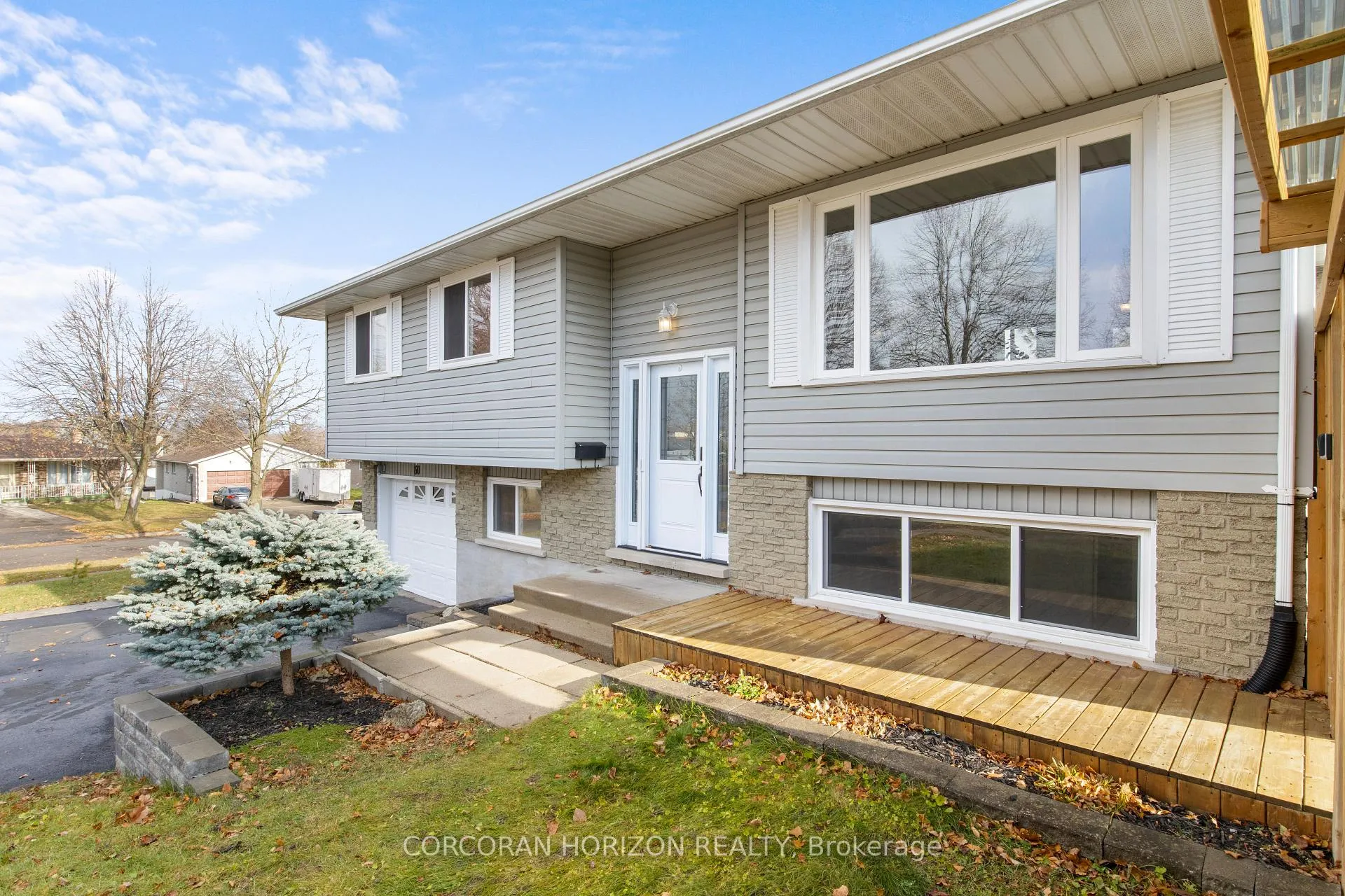 Photo 3 of 60 Devonglen Drive, Kitchener — HOMEH