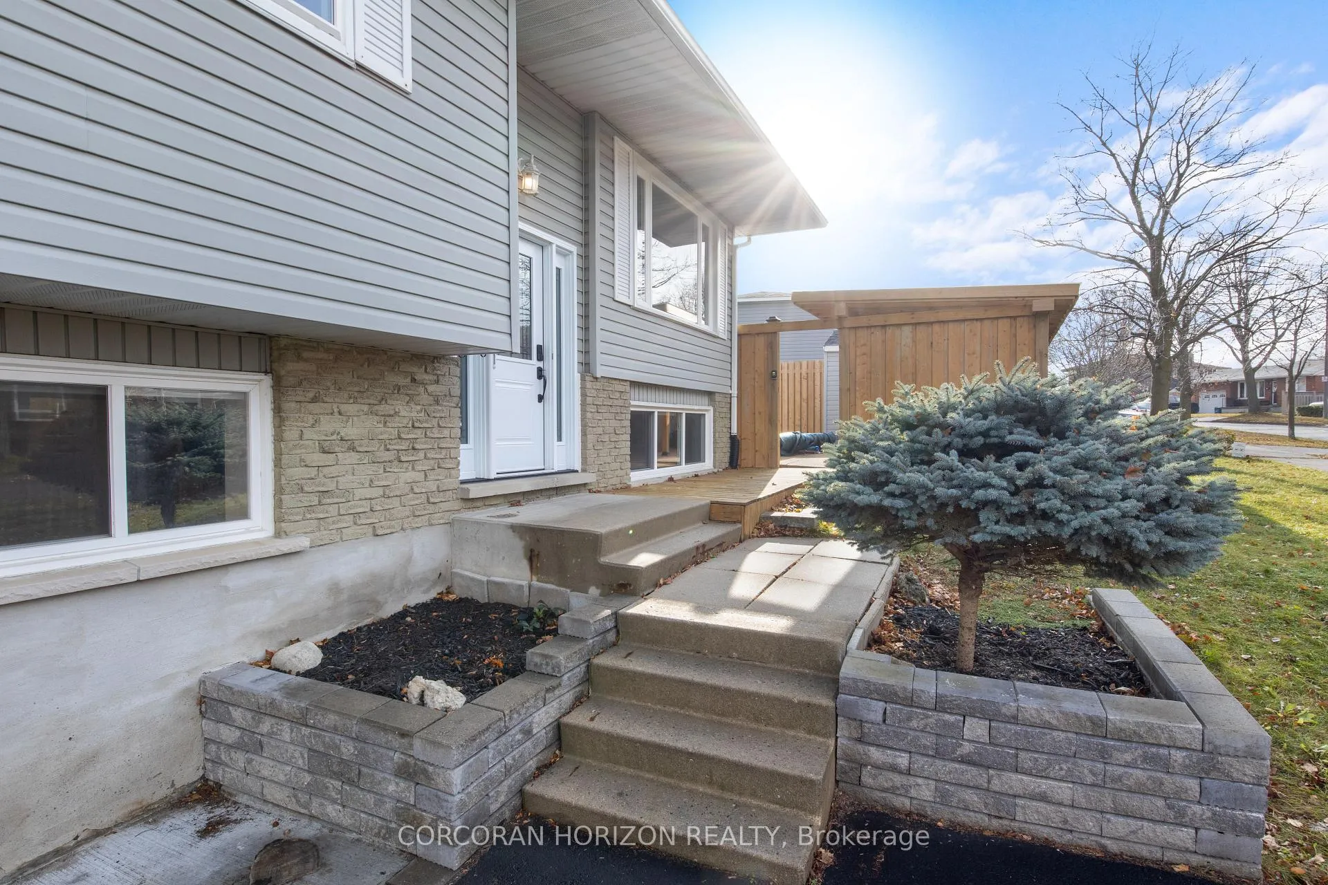 Photo 4 of 60 Devonglen Drive, Kitchener — HOMEH