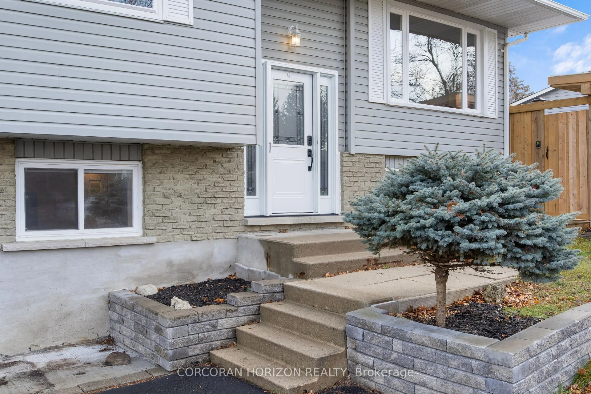 Photo 5 of 60 Devonglen Drive, Kitchener — HOMEH
