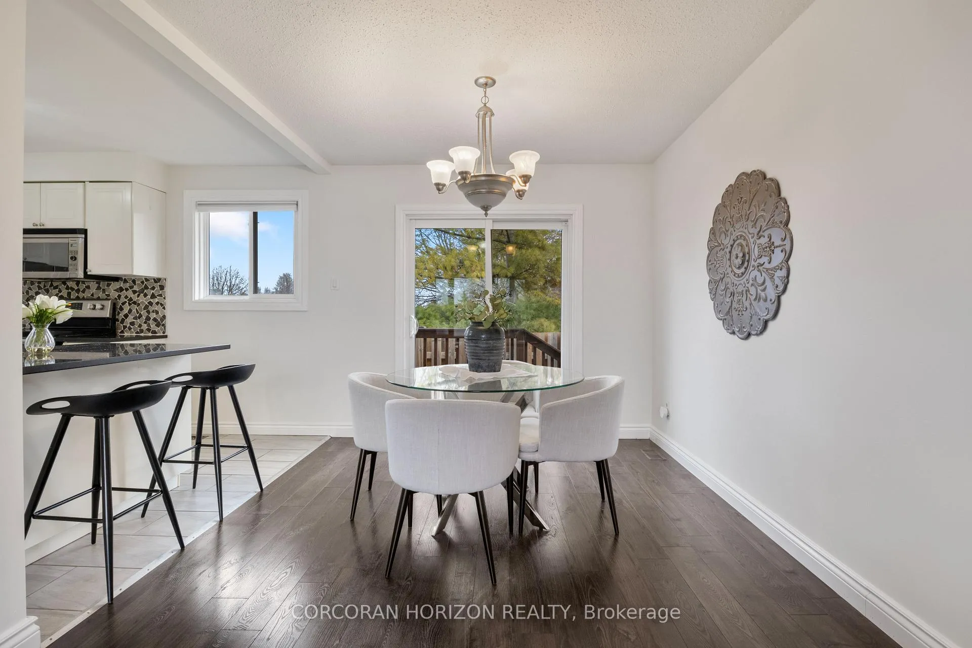 Photo 11 of 60 Devonglen Drive, Kitchener — HOMEH