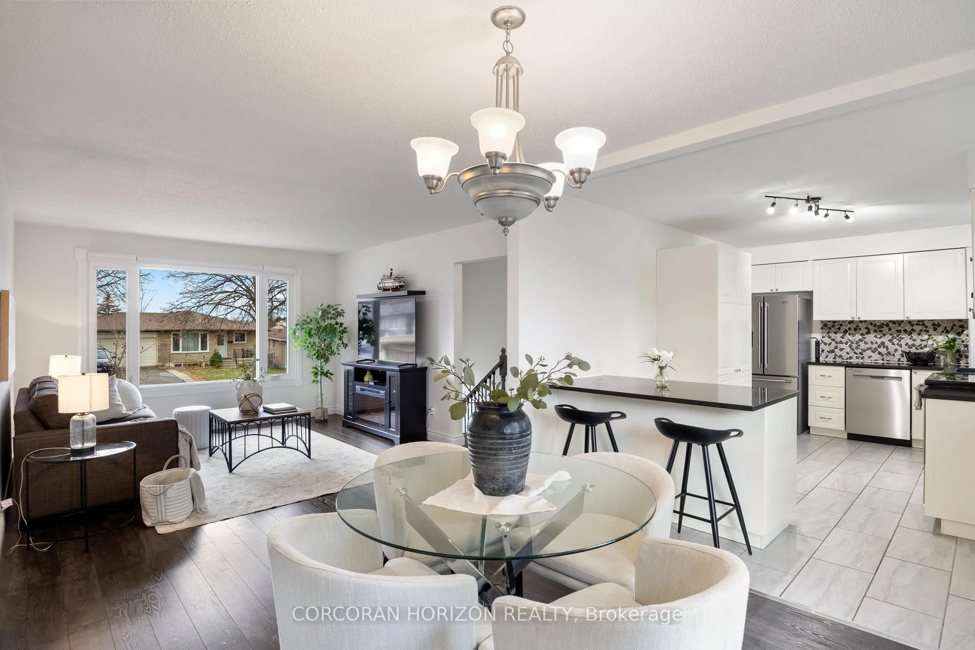 Photo 12 of 60 Devonglen Drive, Kitchener — HOMEH
