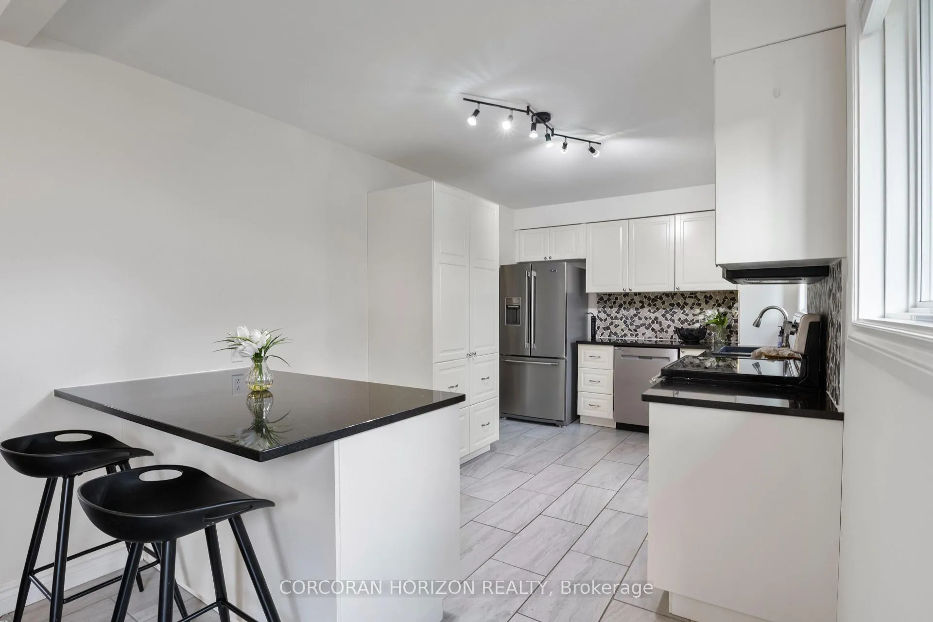 Photo 15 of 60 Devonglen Drive, Kitchener — HOMEH