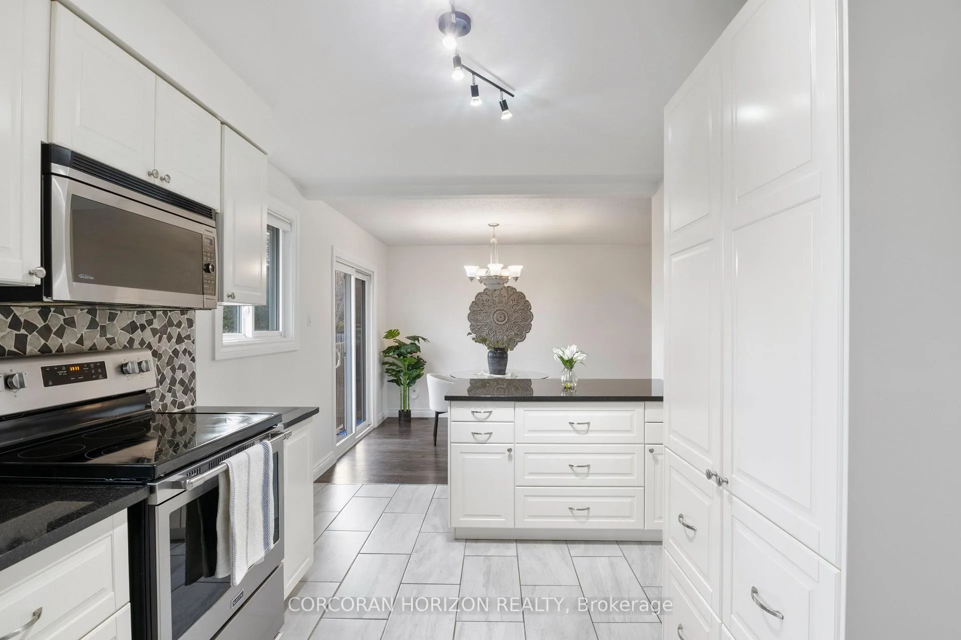 Photo 17 of 60 Devonglen Drive, Kitchener — HOMEH
