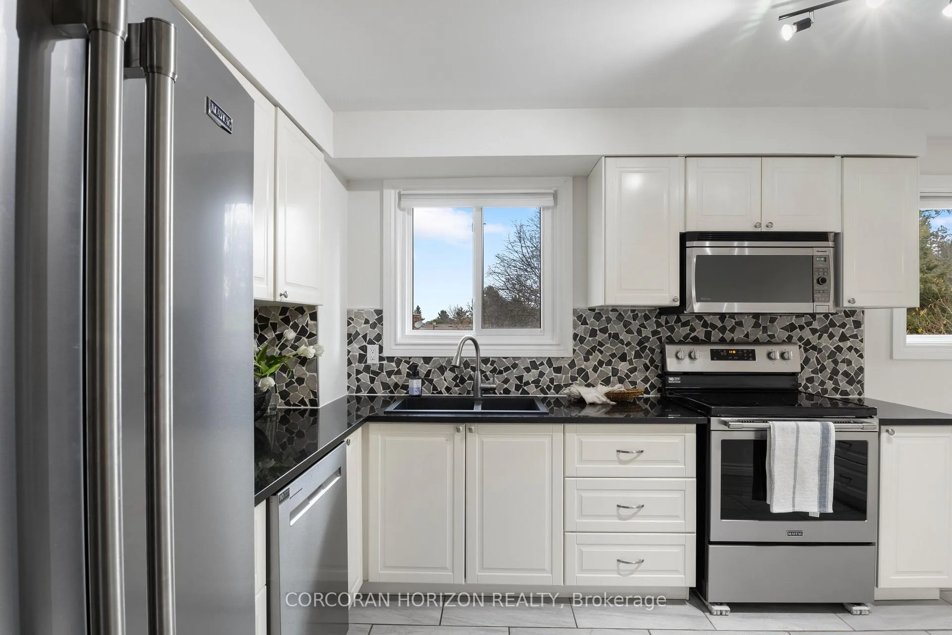 Photo 18 of 60 Devonglen Drive, Kitchener — HOMEH