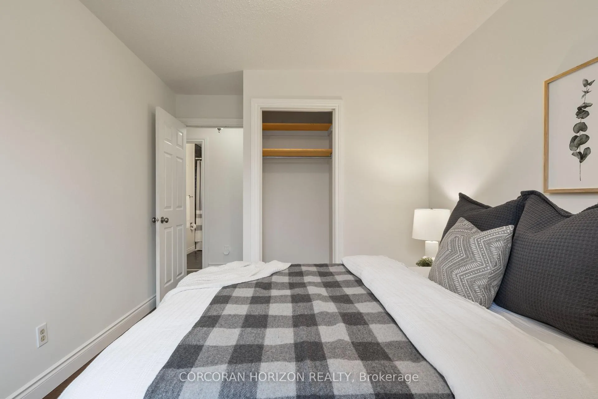 Photo 20 of 60 Devonglen Drive, Kitchener — HOMEH