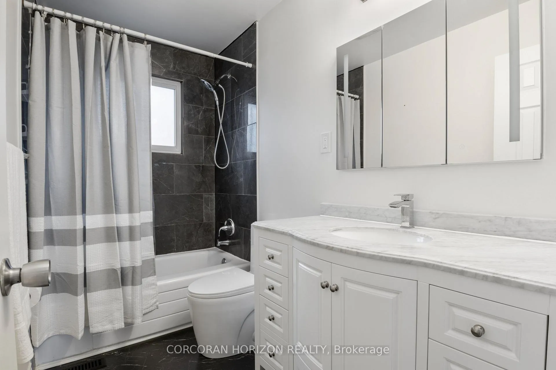 Photo 21 of 60 Devonglen Drive, Kitchener — HOMEH
