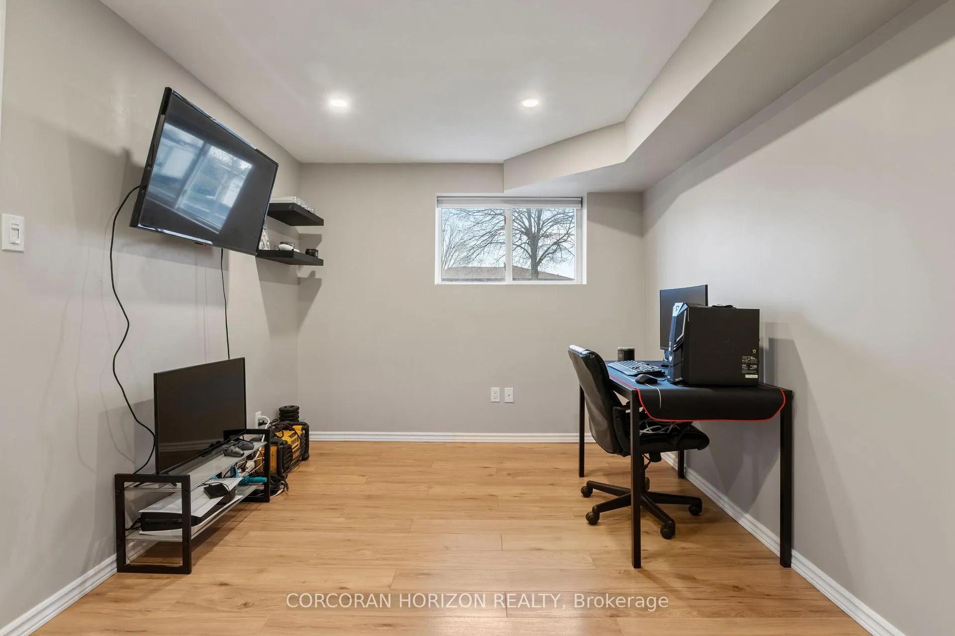 Photo 26 of 60 Devonglen Drive, Kitchener — HOMEH