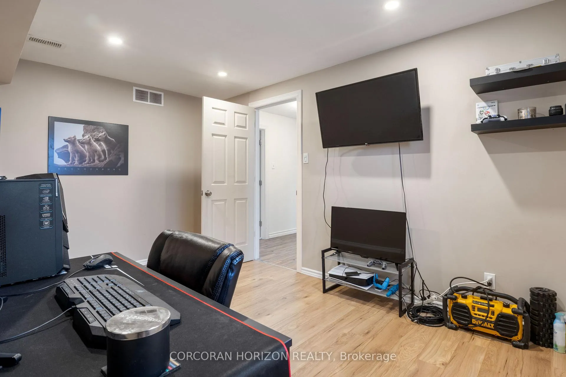 Photo 27 of 60 Devonglen Drive, Kitchener — HOMEH