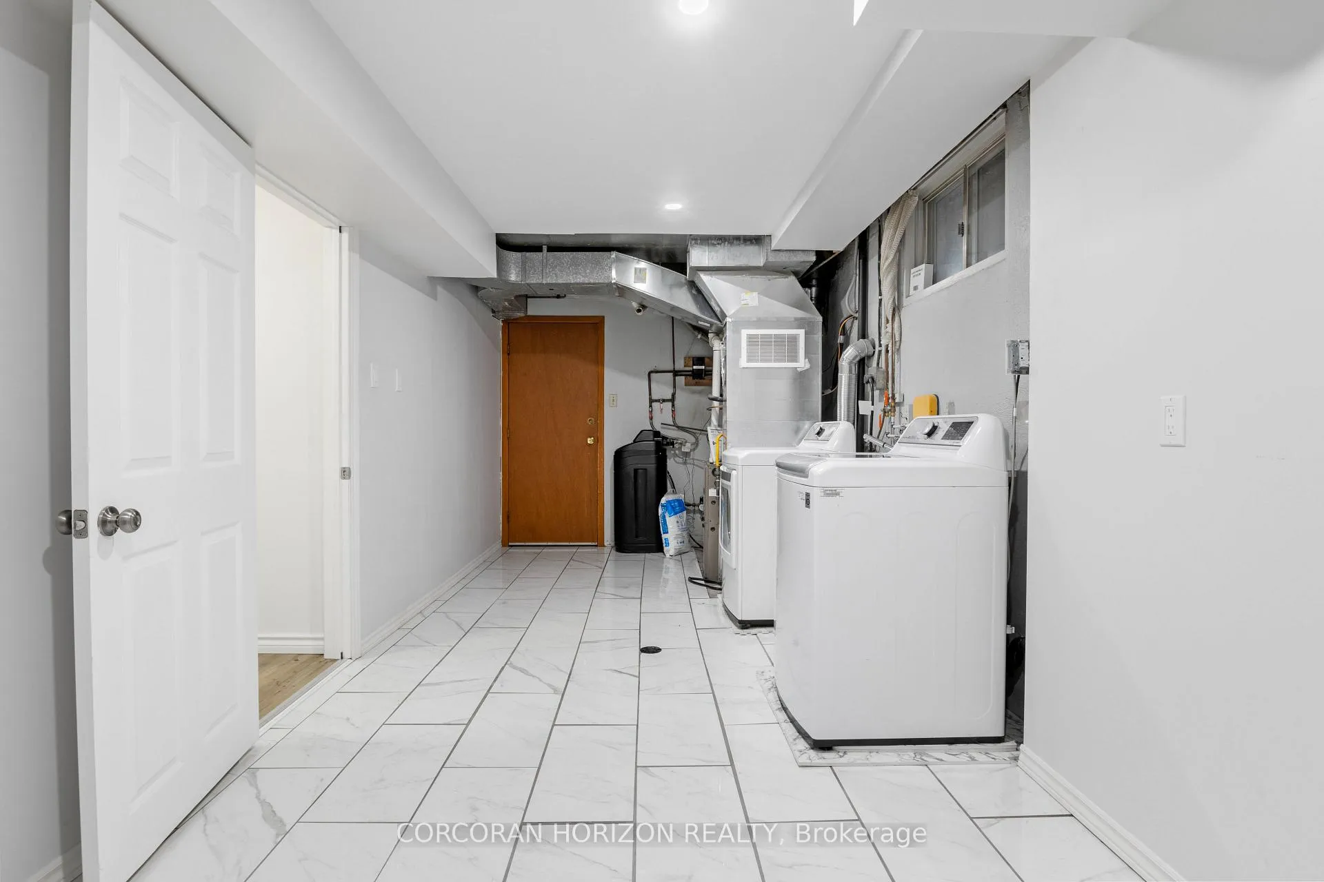 Photo 28 of 60 Devonglen Drive, Kitchener — HOMEH