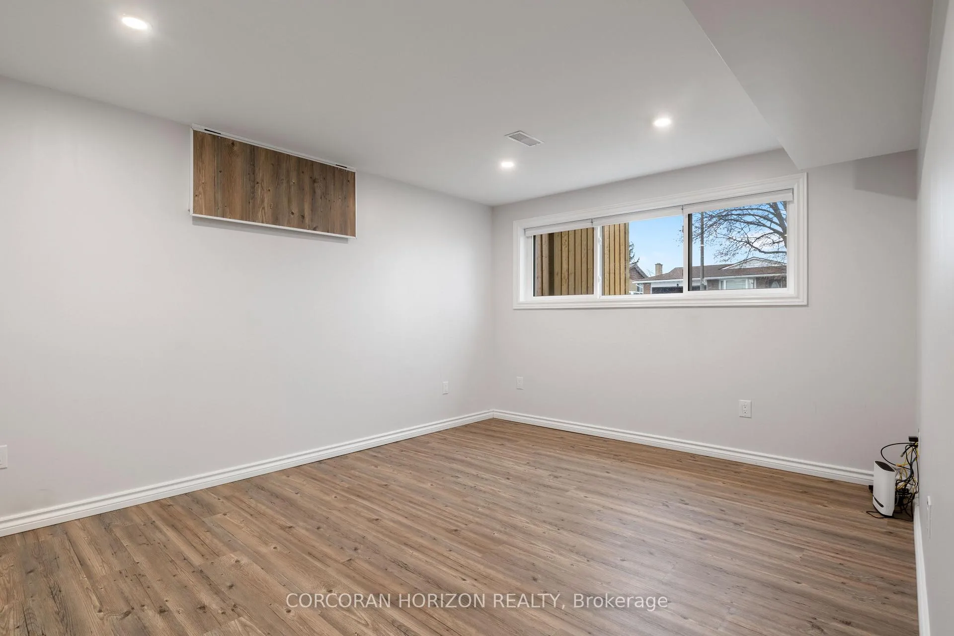 Photo 29 of 60 Devonglen Drive, Kitchener — HOMEH