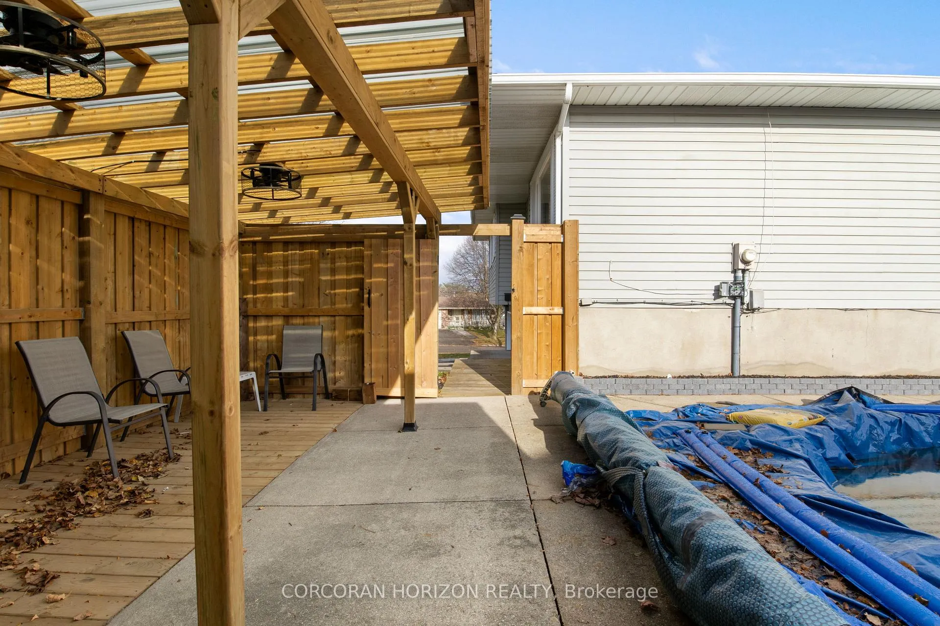Photo 32 of 60 Devonglen Drive, Kitchener — HOMEH