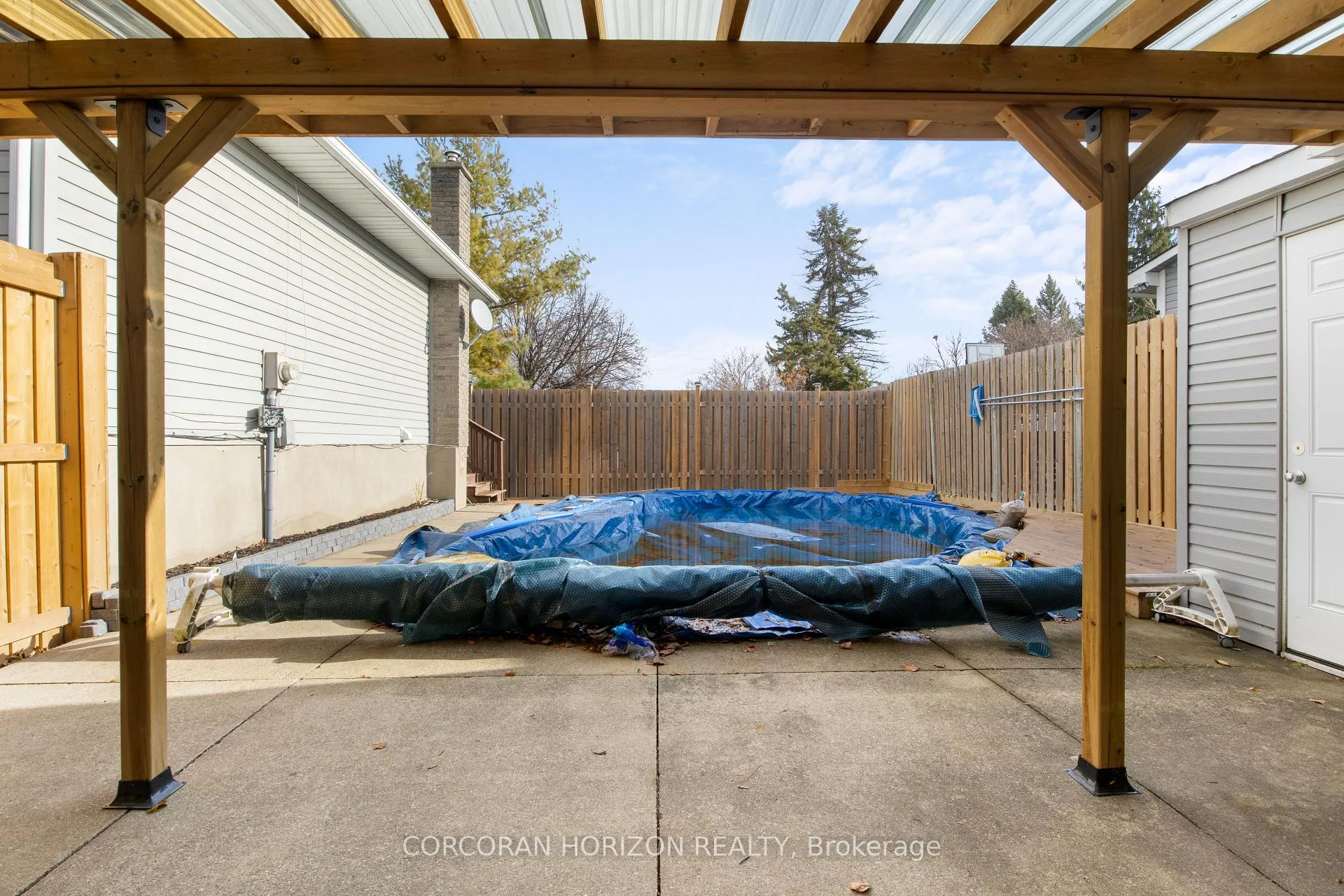 Photo 33 of 60 Devonglen Drive, Kitchener — HOMEH