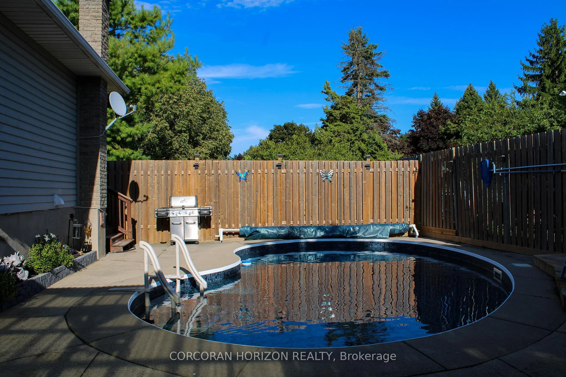 Photo 34 of 60 Devonglen Drive, Kitchener — HOMEH