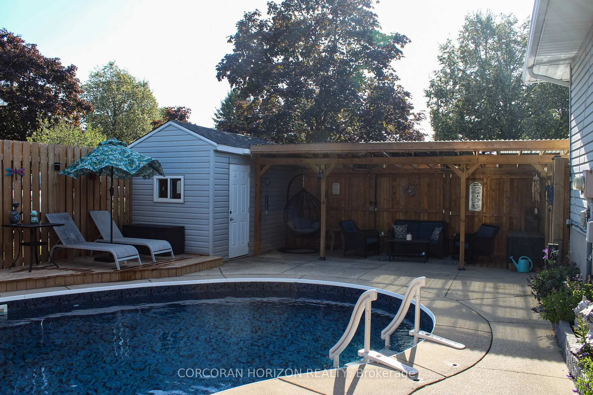 Photo 35 of 60 Devonglen Drive, Kitchener — HOMEH