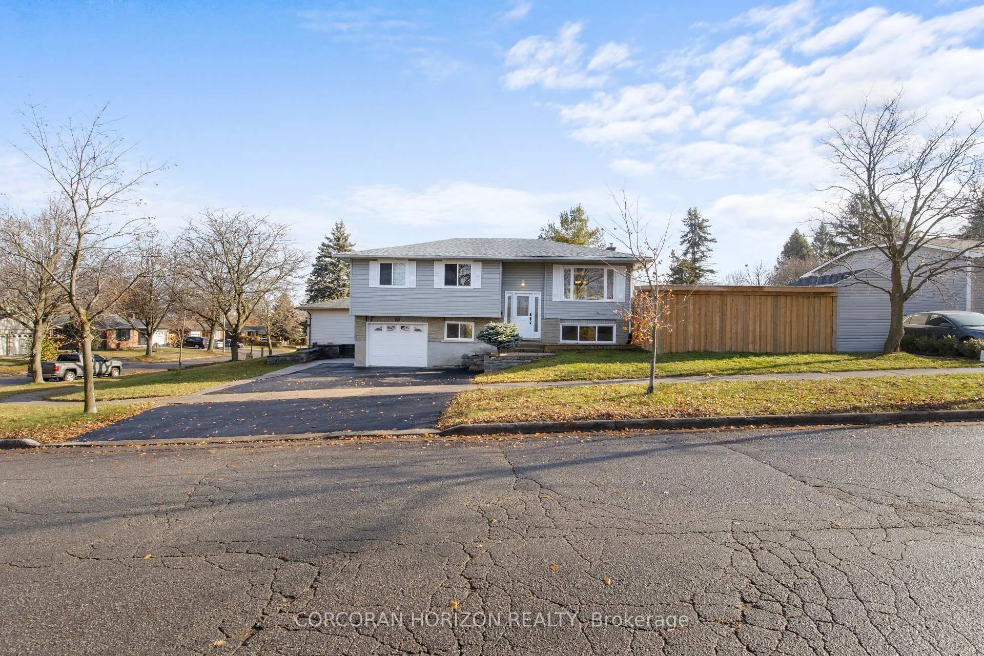 Photo 40 of 60 Devonglen Drive, Kitchener — HOMEH
