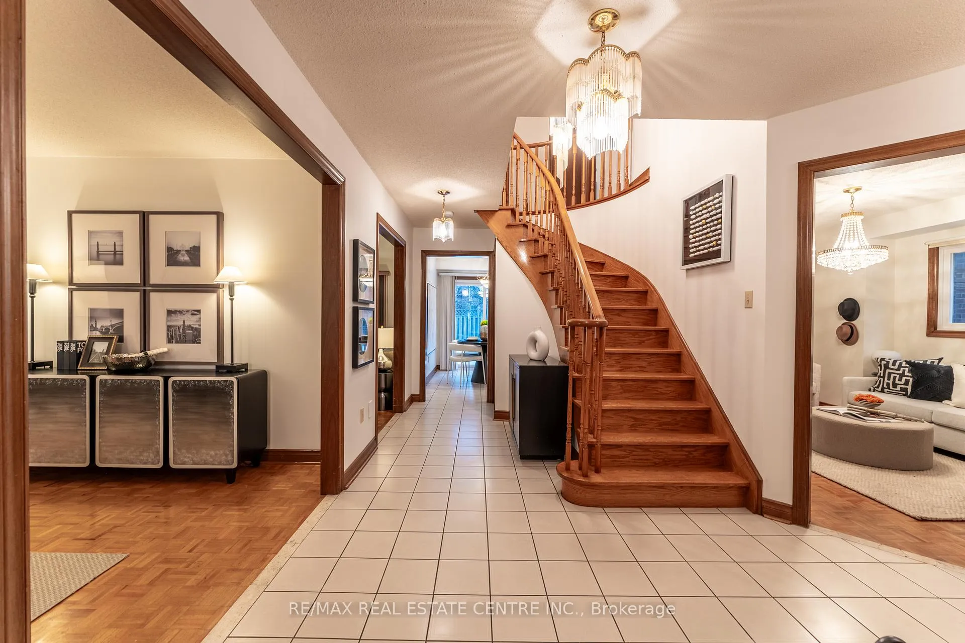 Photo 2 of 55 Swanage Drive, Vaughan, Maple — HOMEH