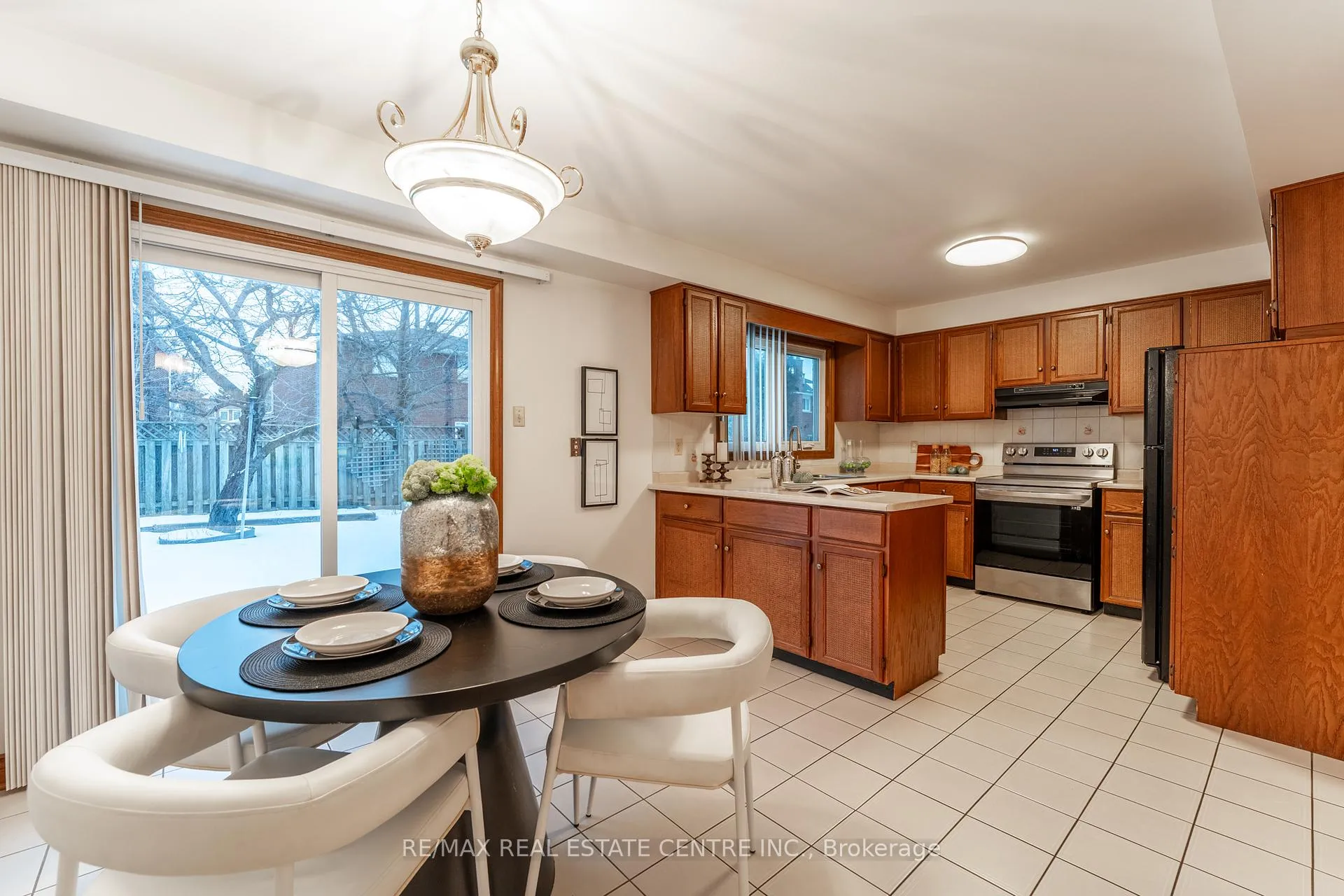 Photo 8 of 55 Swanage Drive, Vaughan, Maple — HOMEH