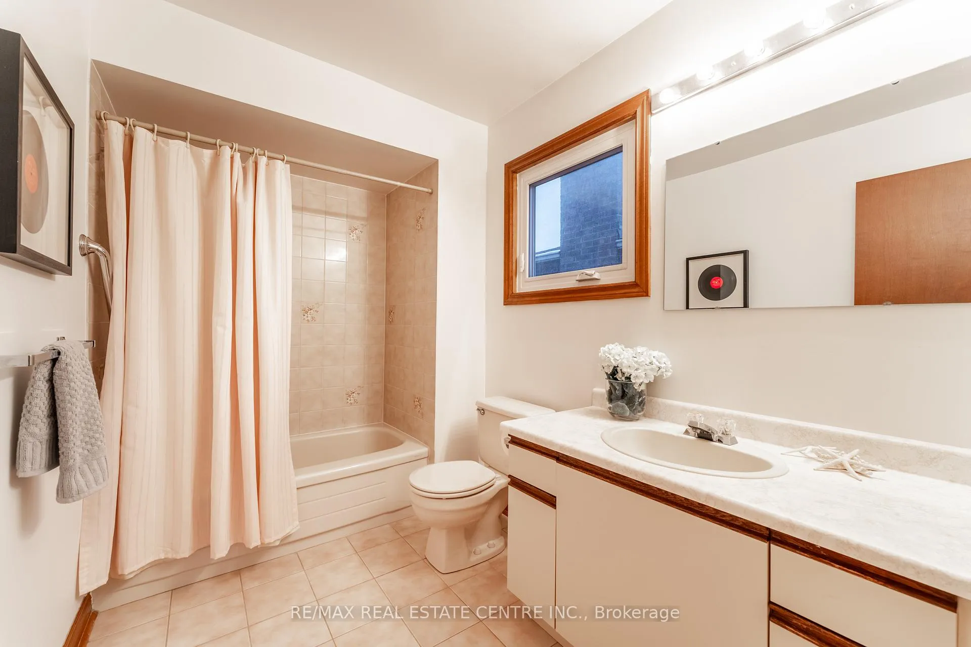 Photo 24 of 55 Swanage Drive, Vaughan, Maple — HOMEH