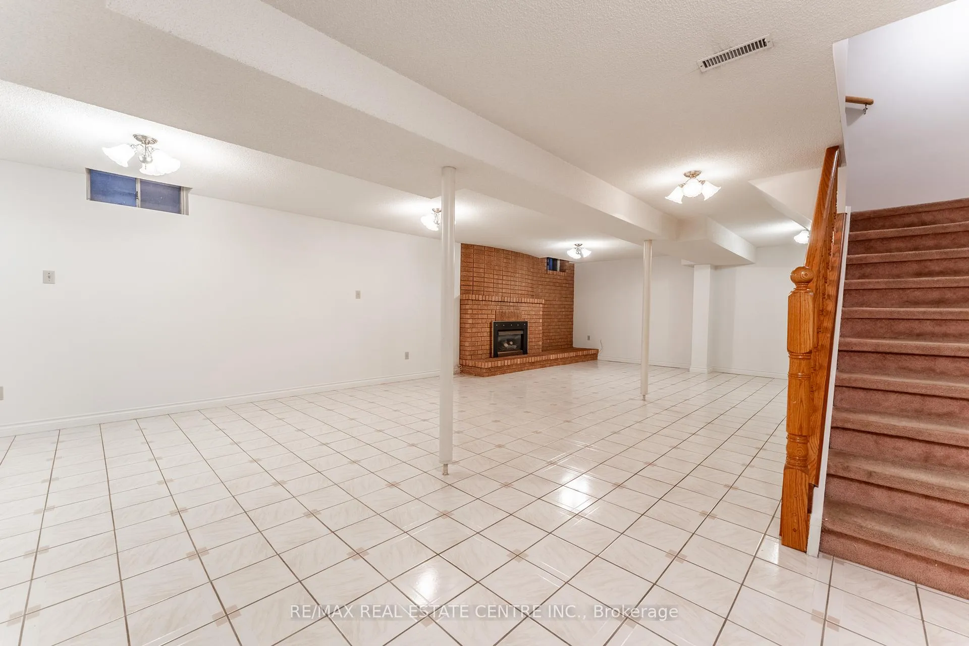 Photo 25 of 55 Swanage Drive, Vaughan, Maple — HOMEH
