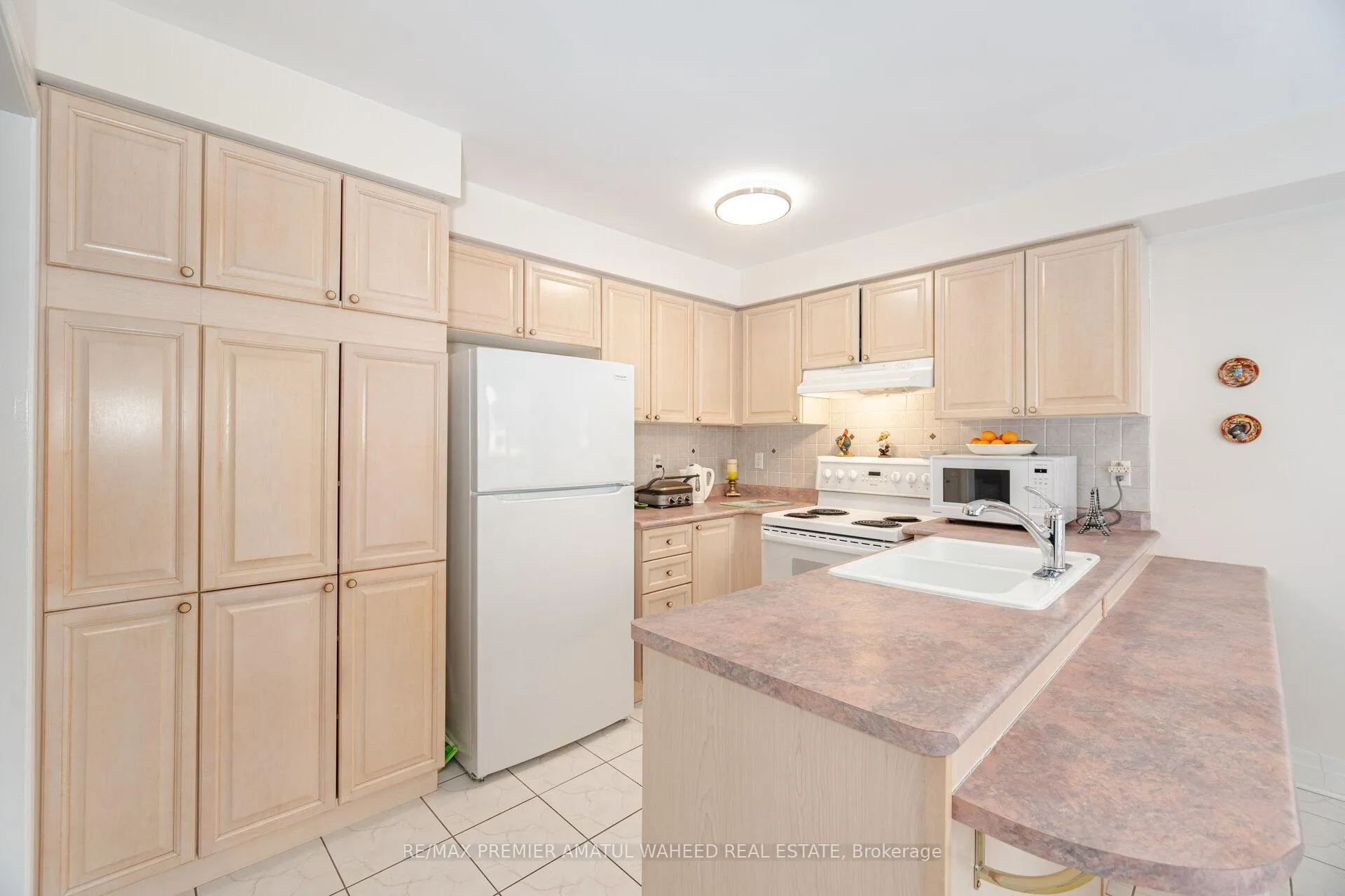 Photo 12 of 64 Madeira Avenue, Vaughan, Vellore Village — HOMEH