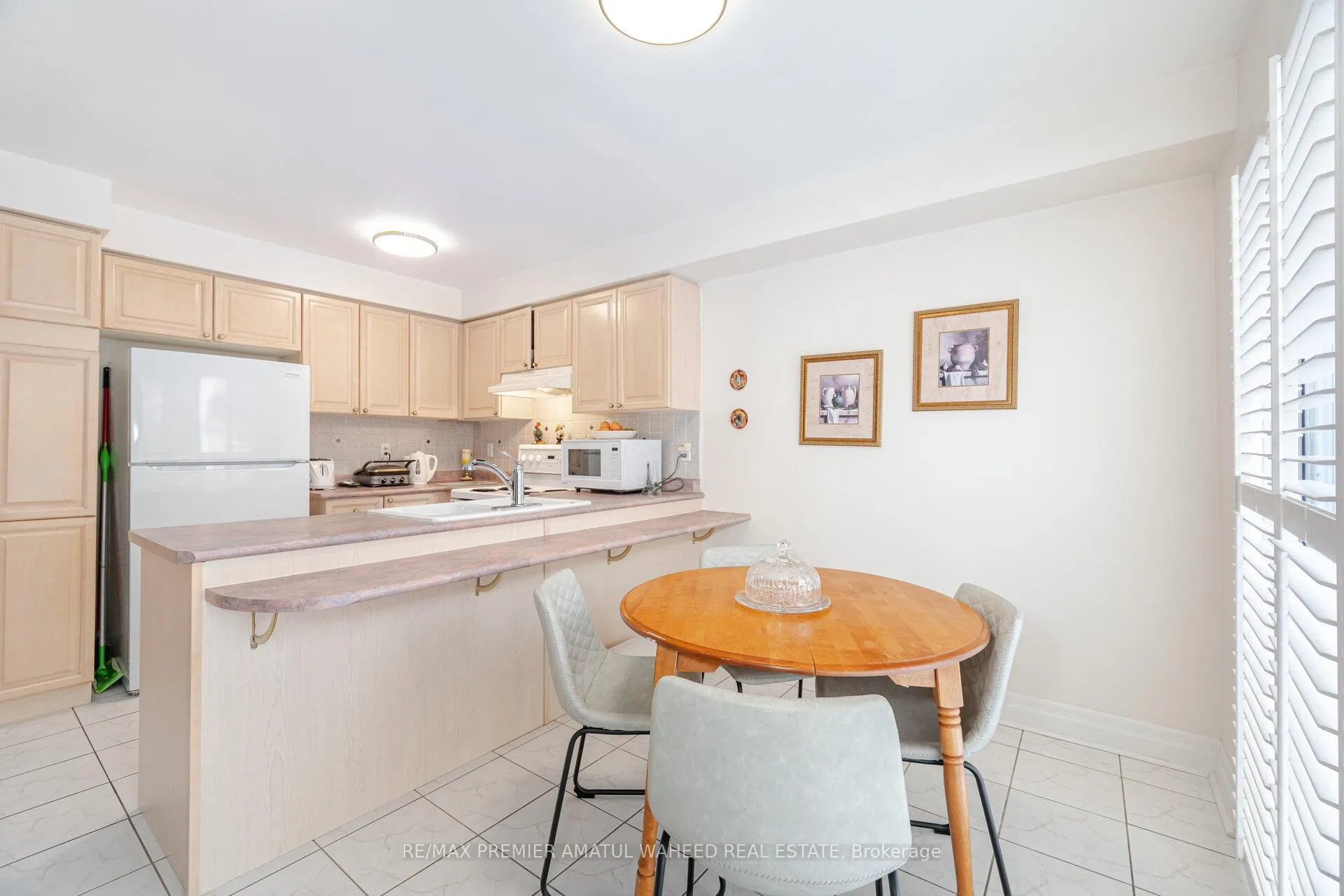 Photo 13 of 64 Madeira Avenue, Vaughan, Vellore Village — HOMEH