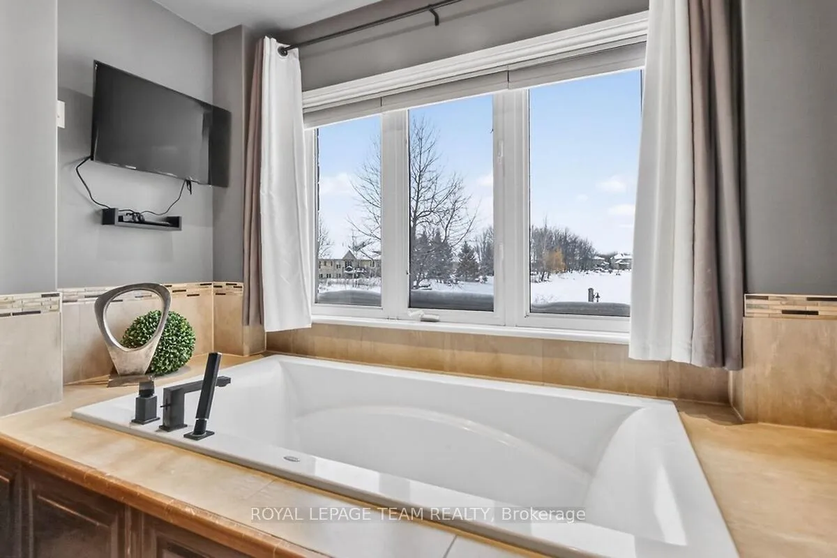 Photo 25 of 1269 South Beach Boulevard, Ottawa, Greely — HOMEH