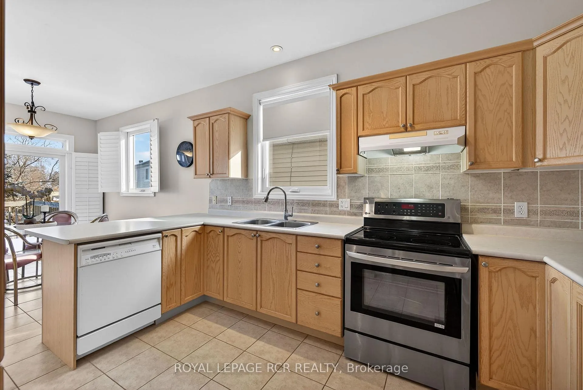 Photo 10 of 13 Willard Hunt Court, King, Schomberg — HOMEH