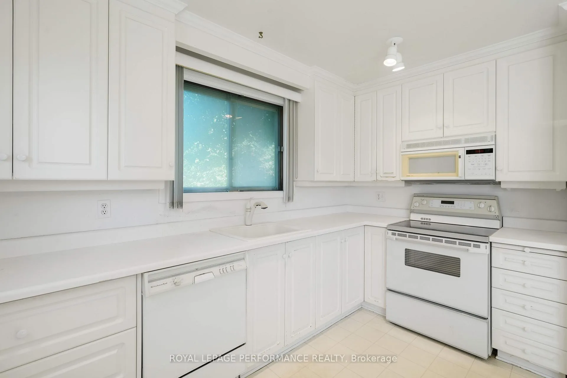 Photo 7 of 2194 Haig Drive, Ottawa, Elmvale Acres — HOMEH