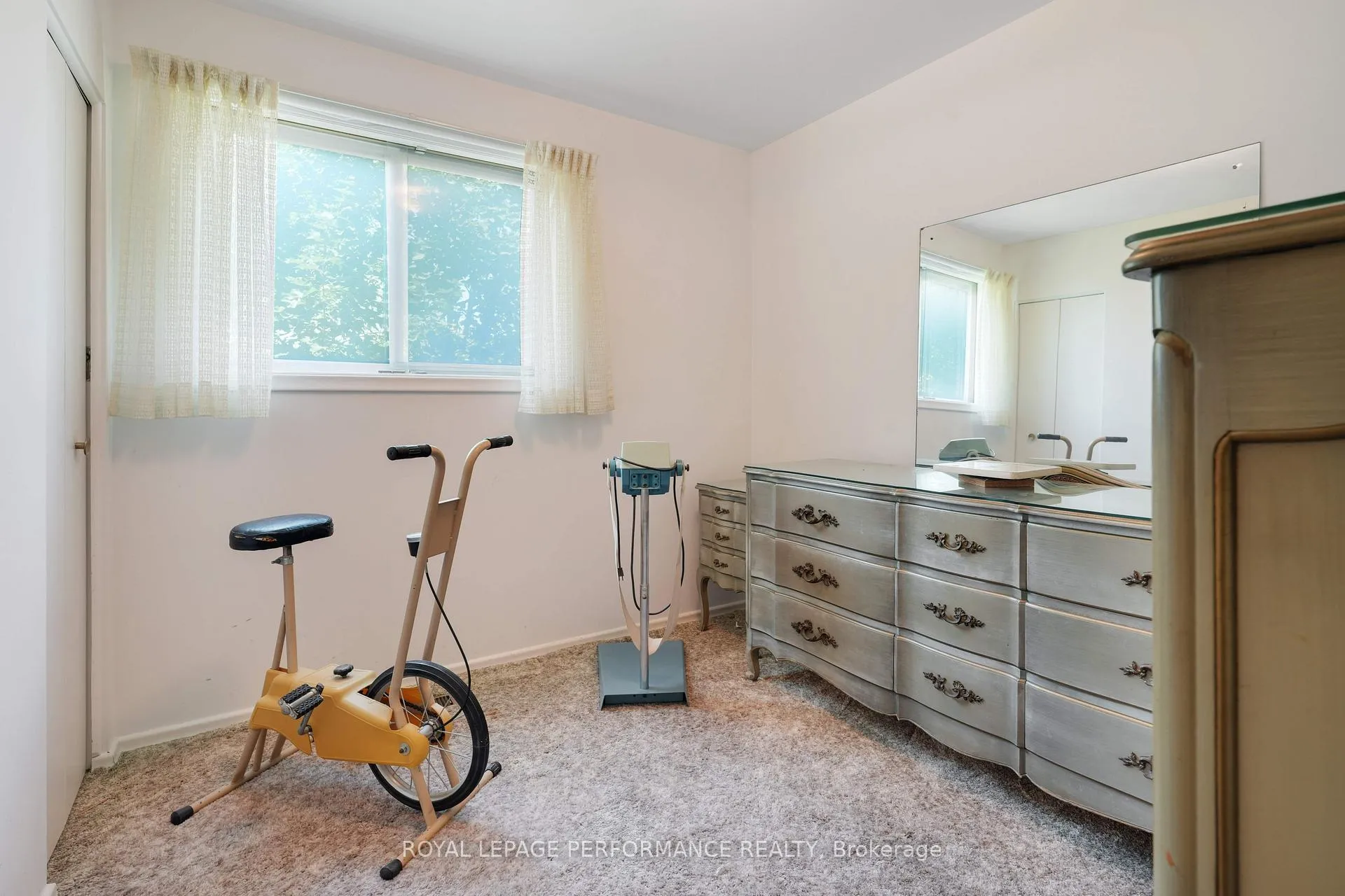 Photo 18 of 2194 Haig Drive, Ottawa, Elmvale Acres — HOMEH