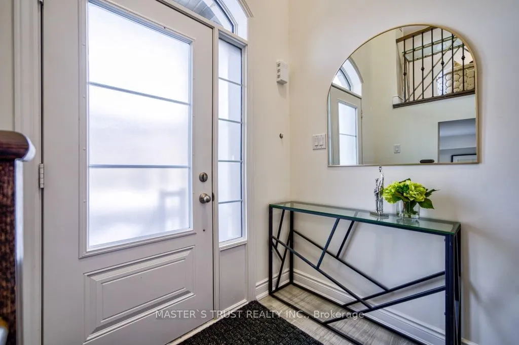 Photo 2 of 105 Lichfield Road, Markham, Unionville — HOMEH