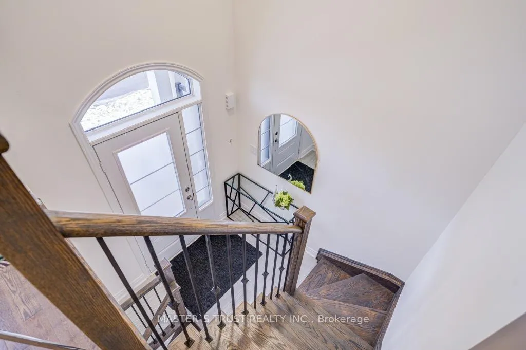 Photo 3 of 105 Lichfield Road, Markham, Unionville — HOMEH